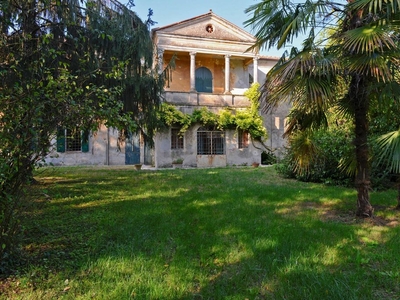 Villa in vendita Mantova, Lombardia
