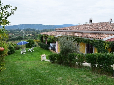 Casa vacanza per 10 persone con giardino