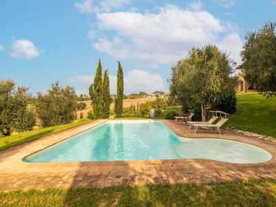Incantevole casa a Osimo con piscina privata