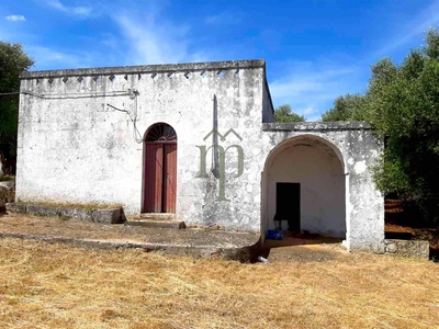 Rustico con giardino a Ostuni