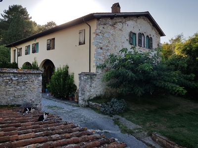 Rustico con giardino in massa pisana, Lucca
