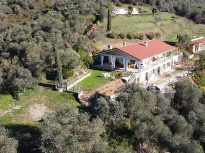 Villa in vendita a Massarosa Lucca