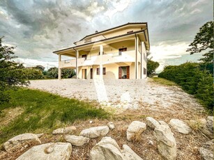 Casa indipendente in vendita a Santa Maria Nuova