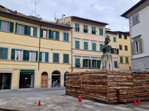 Negozio in affitto a Montevarchi