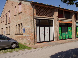 Negozio / Locale in affitto a Ferrara - Zona: Casaglia