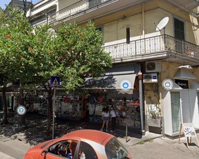 Negozio / Locale in affitto a Napoli - Zona: 2 . Mercato, Pendino, Avvocata, Montecalvario, Porto, S.Giuseppe, Centro Storico