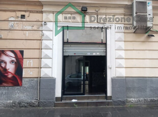 Negozio / Locale in affitto a Napoli - Zona: Arenaccia