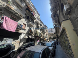 Negozio / Locale in affitto a Napoli - Zona: Mercato / Pendino