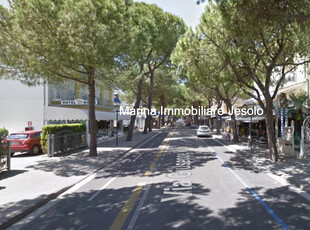 Negozio / Locale in vendita a Jesolo - Zona: Piazza Nember