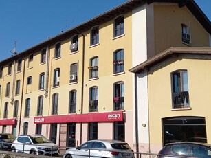 Palazzina commerciale in vendita a Brescia