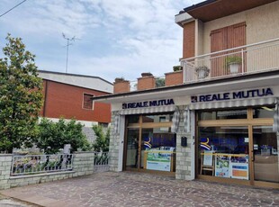 Palazzina commerciale in vendita a Castelfranco Emilia