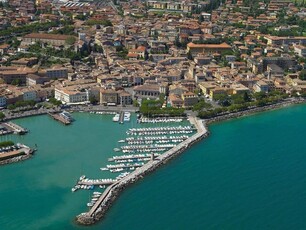 Palazzina commerciale in vendita a Desenzano Del Garda