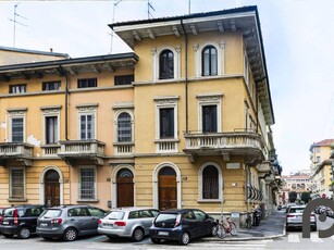 Palazzina commerciale in vendita a Milano