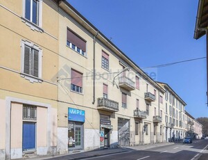 Palazzina commerciale in vendita a Monza