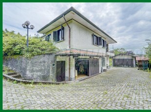 Villa a schiera in vendita a Laveno Mombello