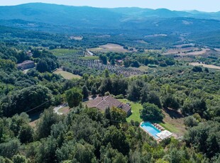 Casa a Gambassi Terme con barbecue, piscina e giardino