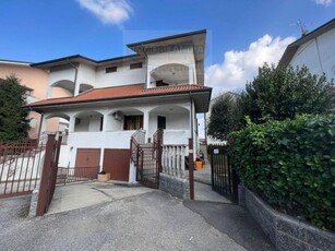 Villa bifamiliare in vendita a Zelo Buon Persico