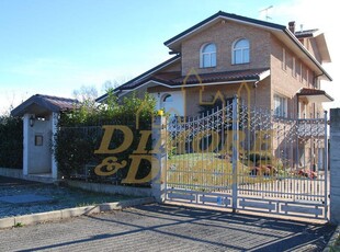 Villa in vendita a Cavallirio