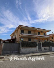 villa in vendita a Montepaone lido