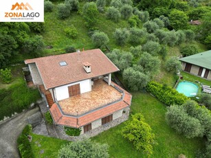 Villa in vendita a Sale Marasino