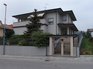 Villa trifamiliare in vendita a Vallefoglia