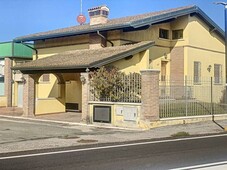 Villa in Via Roma Nord a Villa Poma