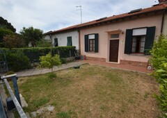 Appartamento indipendente in Via Delle Pescine in zona Rosignano Solvay a Rosignano Marittimo