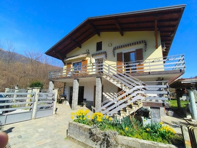 Casa Indipendente in vendita in via Costantino Crosa, Mergozzo