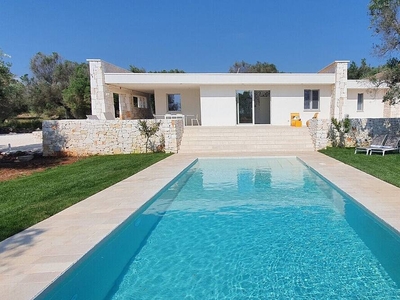 Villa moderna con piscina privata: la meta ideale per le tue vacanze