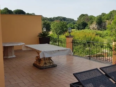 Splendida villa con 4 letti in vendita nel parco nazionale di Veio Roma Lazio