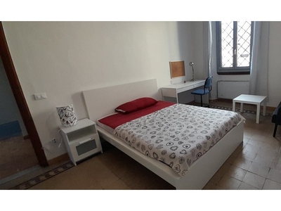Stanza in affitto in casa con 7 camere da letto a Firenze