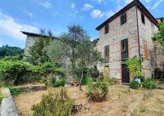Rustico casale in vendita a Pescaglia Lucca Celle Dei Puccini