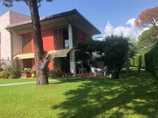 Villa in vendita a Massa via Lucca