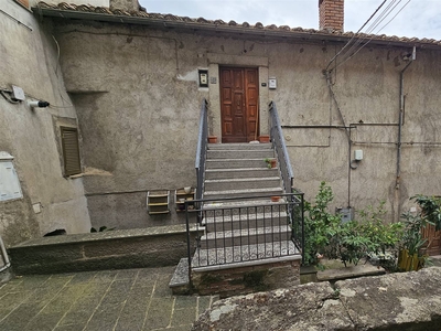 Appartamento in vendita a Soriano Nel Cimino Viterbo Centro Storico - Rocca