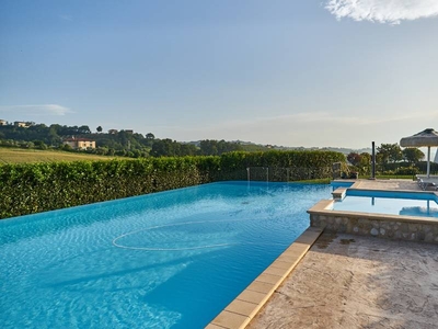 Casa a Ponzano Di Fermo con idromassaggio, barbecue e piscina