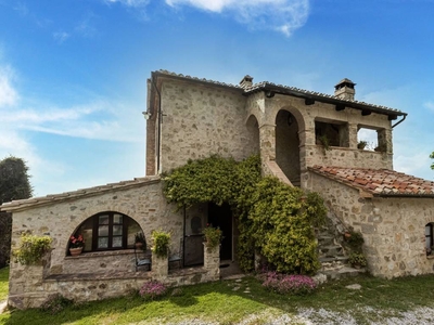 Casa a Seggiano con piscina e terrazza