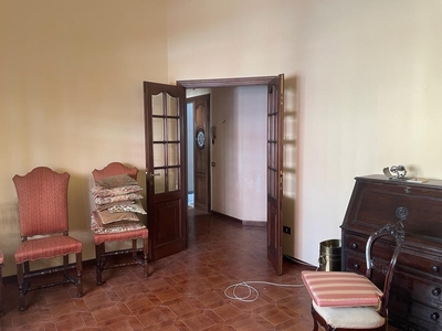 Appartamento a Carrara, 6 locali, 2 bagni, 120 m², 2° piano in vendita