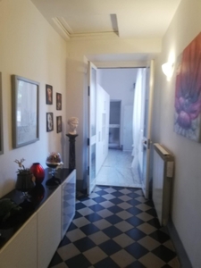 Appartamento a Carrara, 7 locali, 2 bagni, 160 m², 3° piano in vendita