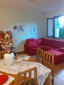 Appartamento a Massa, 6 locali, 1 bagno, arredato, 75 m², ottimo stato