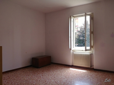 Appartamento a Pistoia, 7 locali, 1 bagno, 155 m², 1° piano in vendita