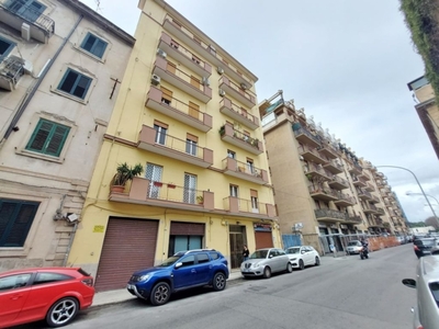 Appartamento in Corso Pietro Pisani, Palermo, 1 bagno, 130 m²