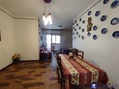 Appartamento in VIA CAMPO D APPIO, Carrara, 5 locali, 1 bagno, 100 m²