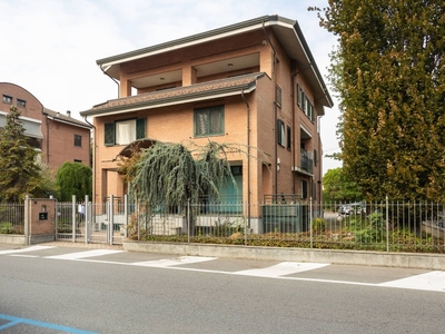 Appartamento in Via Della Repubblica, Settimo Torinese, 6 locali