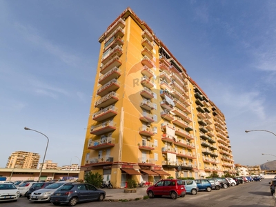 Appartamento in Via Francesco Panzera, Palermo, 5 locali, 1 bagno