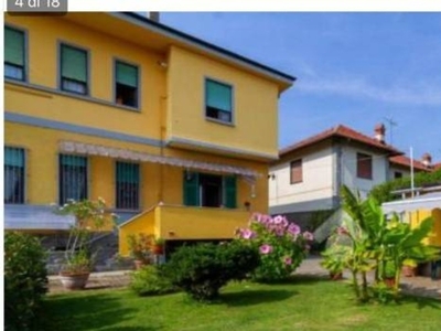 Appartamento in Via Ulzio, Rivoli, 5 locali, 2 bagni, giardino privato