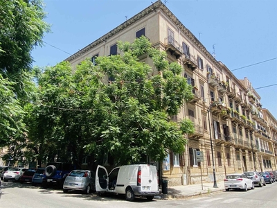 Appartamento in Via XX settembre 69, Palermo, 6 locali, 2 bagni