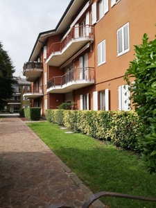 Appartamento in Viale pompilio, Mantova, 7 locali, 2 bagni, con box