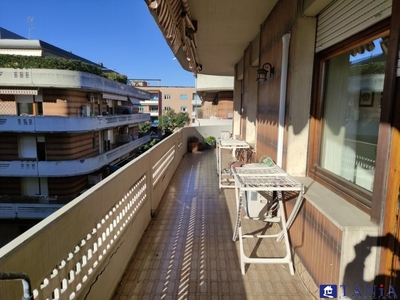 Appartamento in VIALE XX SETTEMBRE, Carrara, 5 locali, 1 bagno, 140 m²