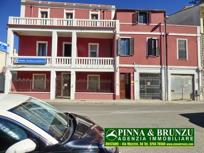 Appartamento indipendente in Via Tharros 83, Oristano, 8 locali
