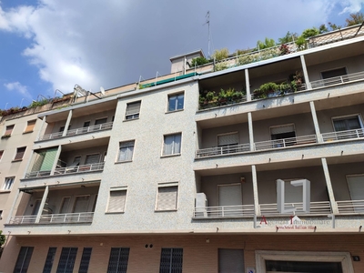 Bilocale in Via Del Fusaro, Milano, 1 bagno, arredato, 70 m², 1° piano